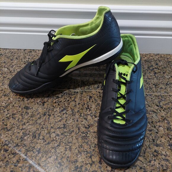 Diadora Men's Athletic soccer shoes size 9.5 US - Picture 1 of 7